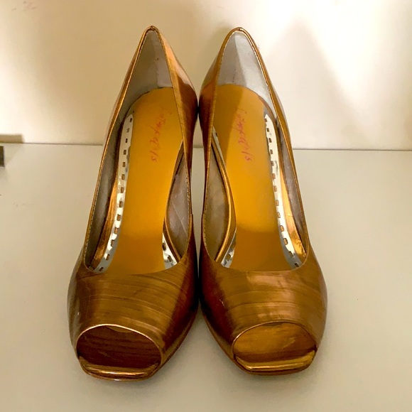 Heels - Picture 2 of 2